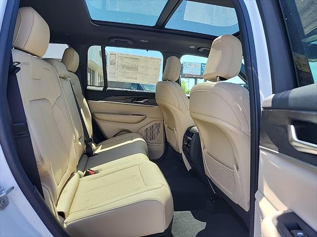 new 2025 Jeep Grand Cherokee car, priced at $48,095