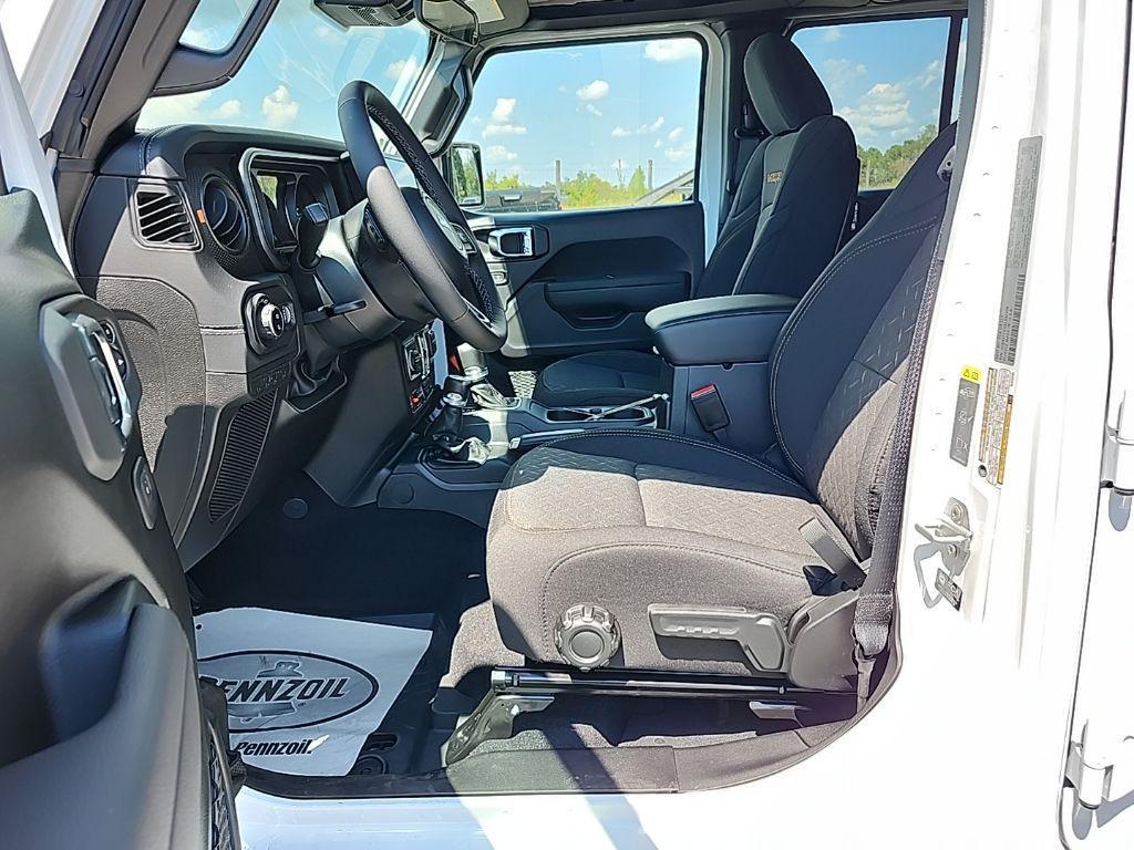 new 2025 Jeep Gladiator car, priced at $49,127