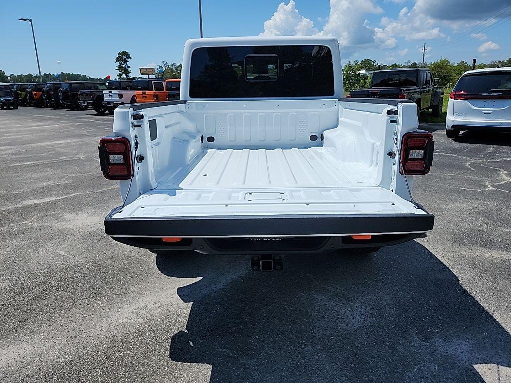 new 2025 Jeep Gladiator car, priced at $49,127