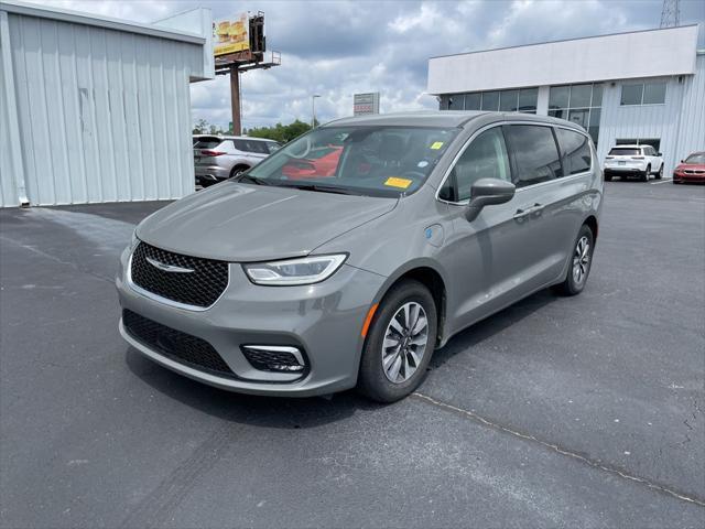 used 2022 Chrysler Pacifica Hybrid car, priced at $20,900