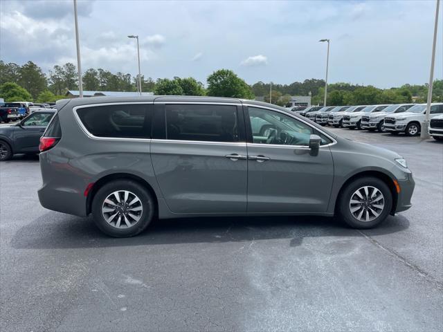 used 2022 Chrysler Pacifica Hybrid car, priced at $20,900