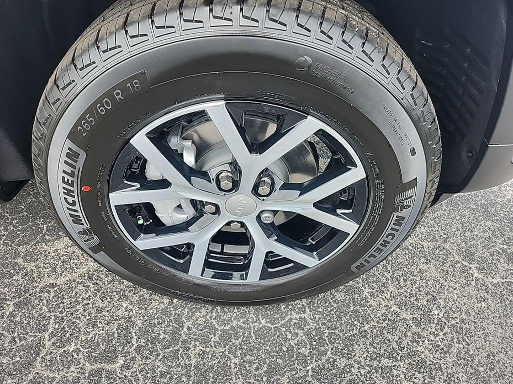 new 2025 Jeep Grand Cherokee car, priced at $38,647