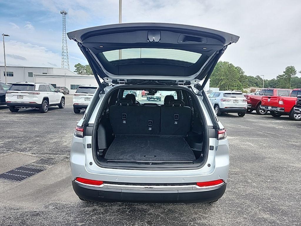 new 2025 Jeep Grand Cherokee car, priced at $38,647