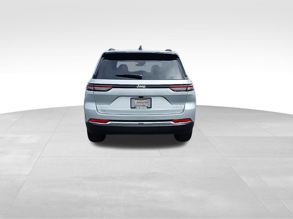 new 2025 Jeep Grand Cherokee car, priced at $38,647