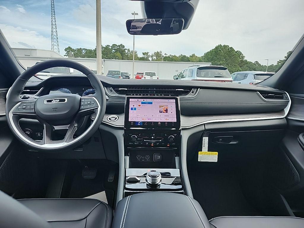 new 2025 Jeep Grand Cherokee car, priced at $38,647