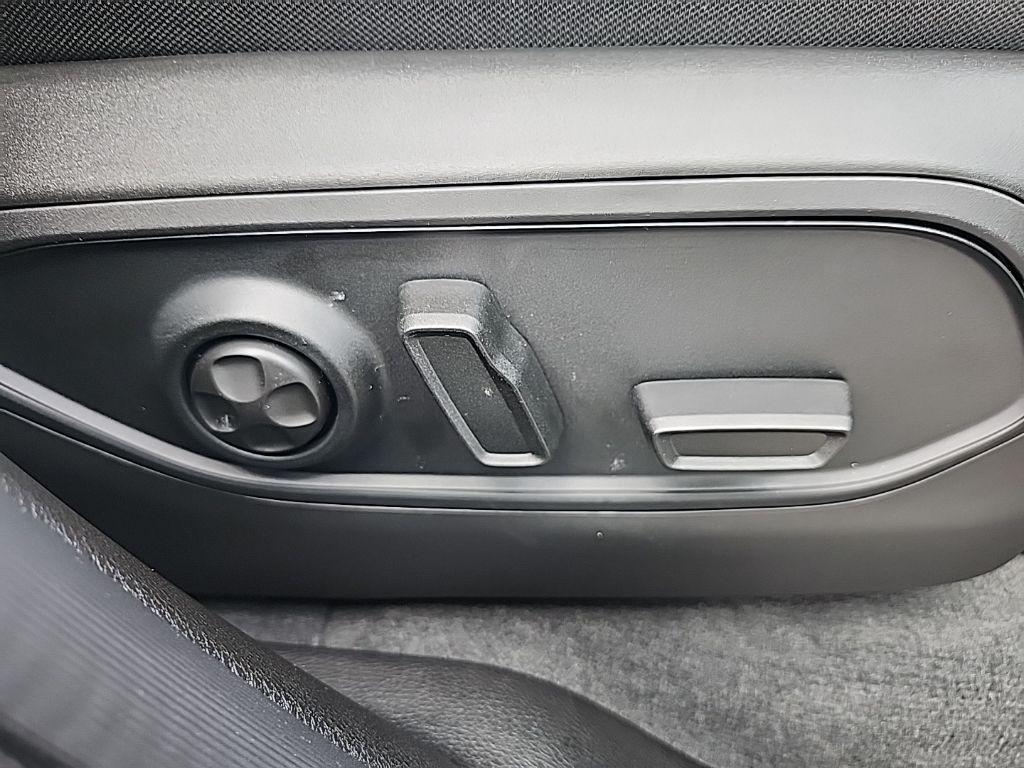 new 2025 Jeep Grand Cherokee car, priced at $38,647