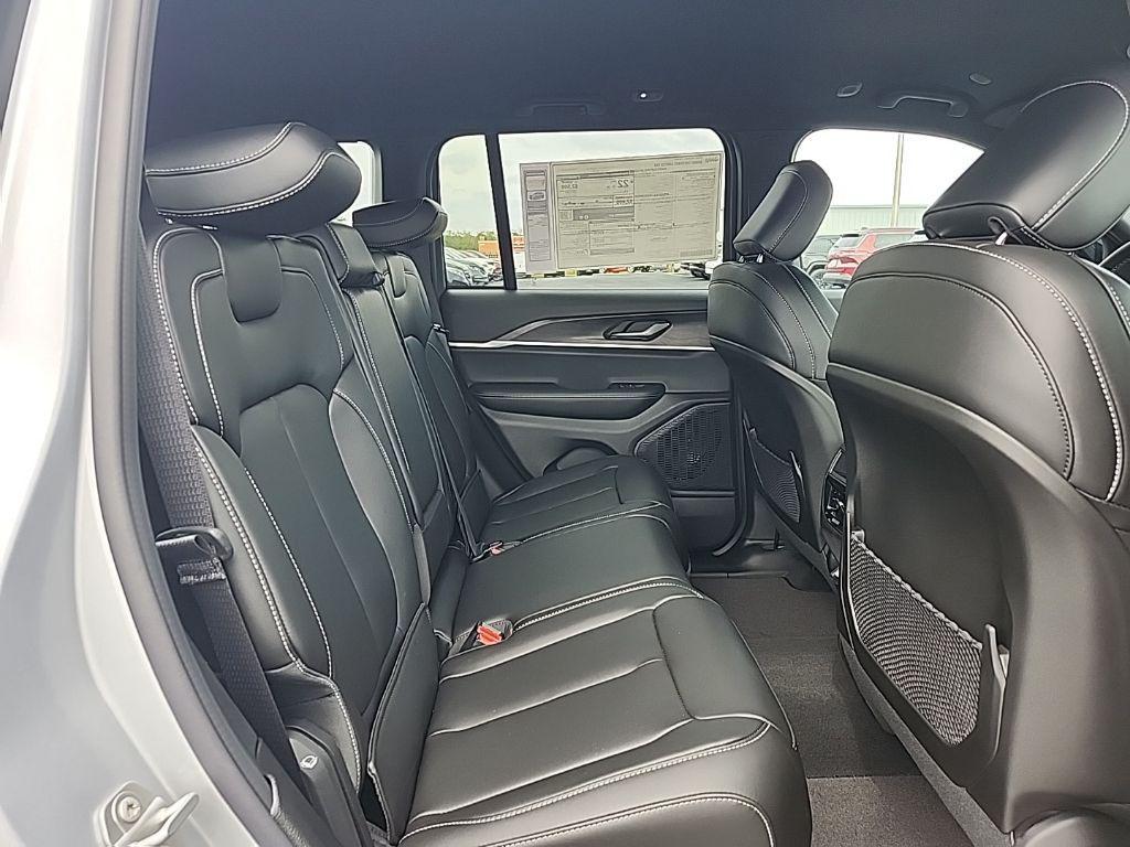 new 2025 Jeep Grand Cherokee car, priced at $38,647