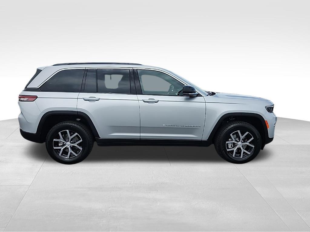 new 2025 Jeep Grand Cherokee car, priced at $38,647
