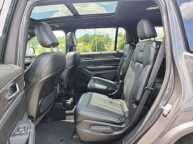 new 2025 Jeep Grand Cherokee car, priced at $48,552