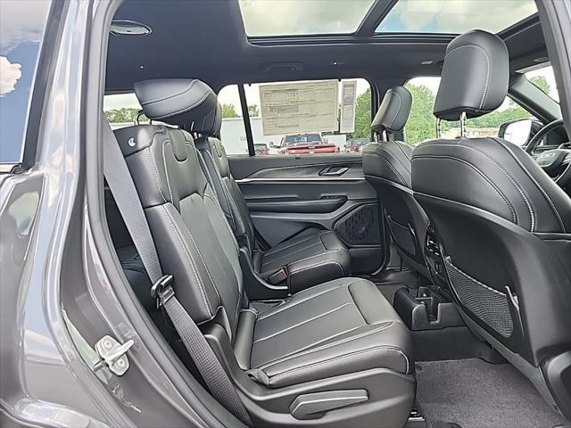 new 2025 Jeep Grand Cherokee car, priced at $48,552