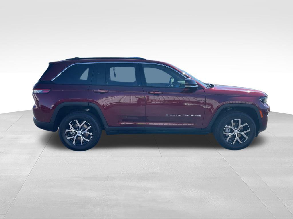 new 2025 Jeep Grand Cherokee car, priced at $45,335