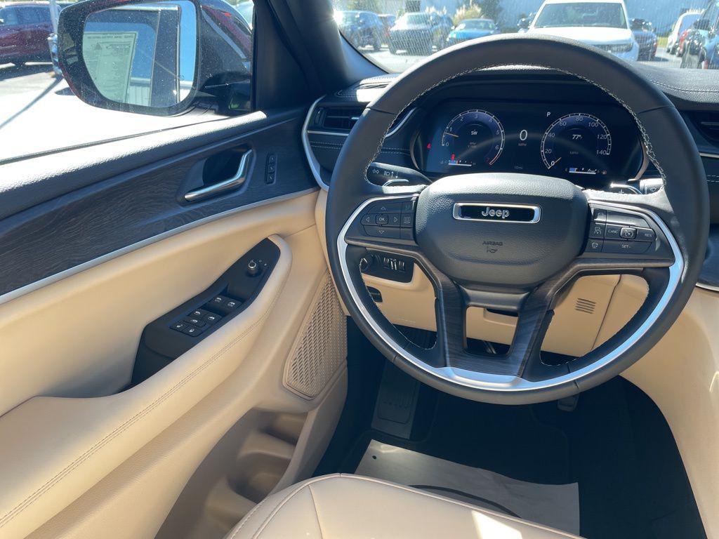 new 2025 Jeep Grand Cherokee car, priced at $45,335