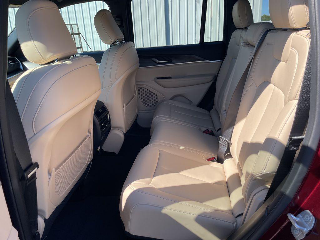 new 2025 Jeep Grand Cherokee car, priced at $45,335