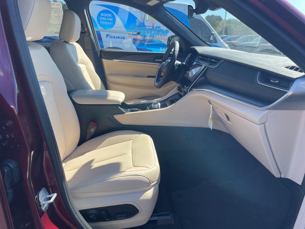 new 2025 Jeep Grand Cherokee car, priced at $45,335