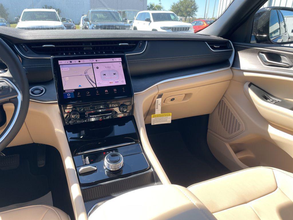 new 2025 Jeep Grand Cherokee car, priced at $45,335