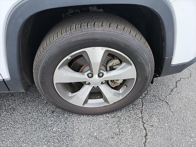 used 2022 Jeep Cherokee car, priced at $23,995