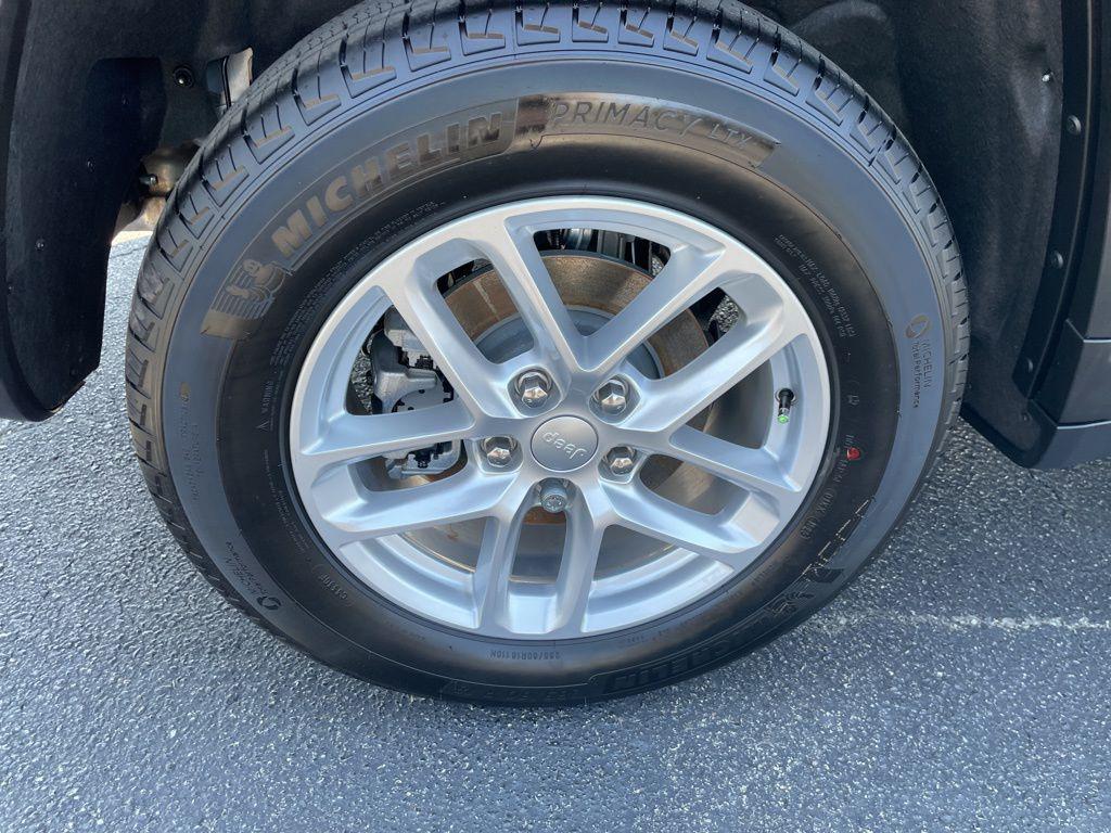new 2025 Jeep Grand Cherokee car, priced at $38,068