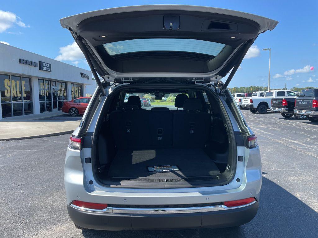 new 2025 Jeep Grand Cherokee car, priced at $38,068