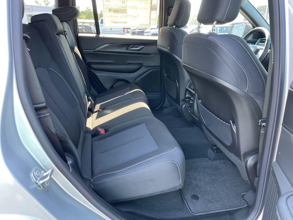new 2025 Jeep Grand Cherokee car, priced at $38,068