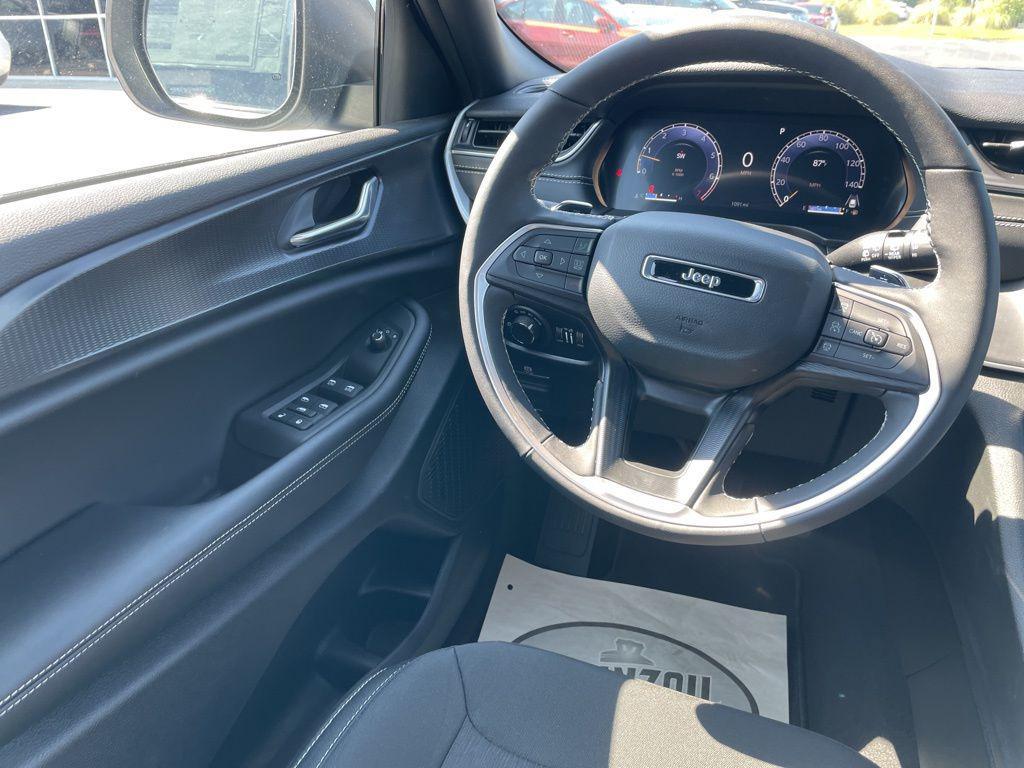 new 2025 Jeep Grand Cherokee car, priced at $38,068