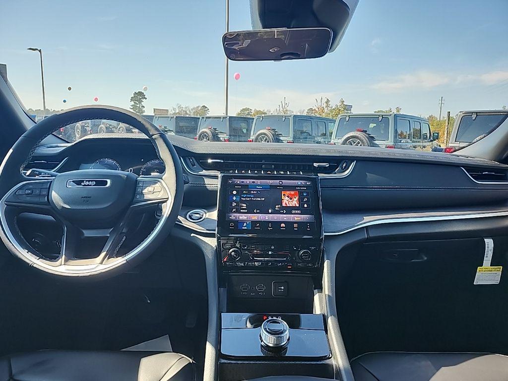 new 2025 Jeep Grand Cherokee car, priced at $45,052