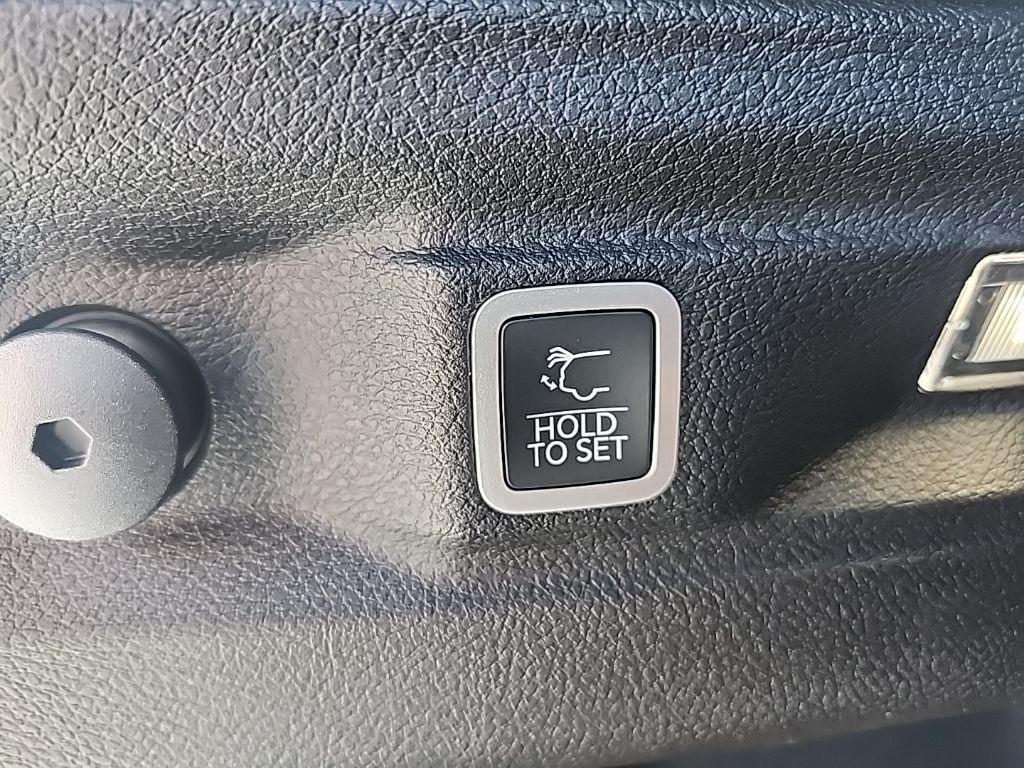 new 2025 Jeep Grand Cherokee car, priced at $45,052