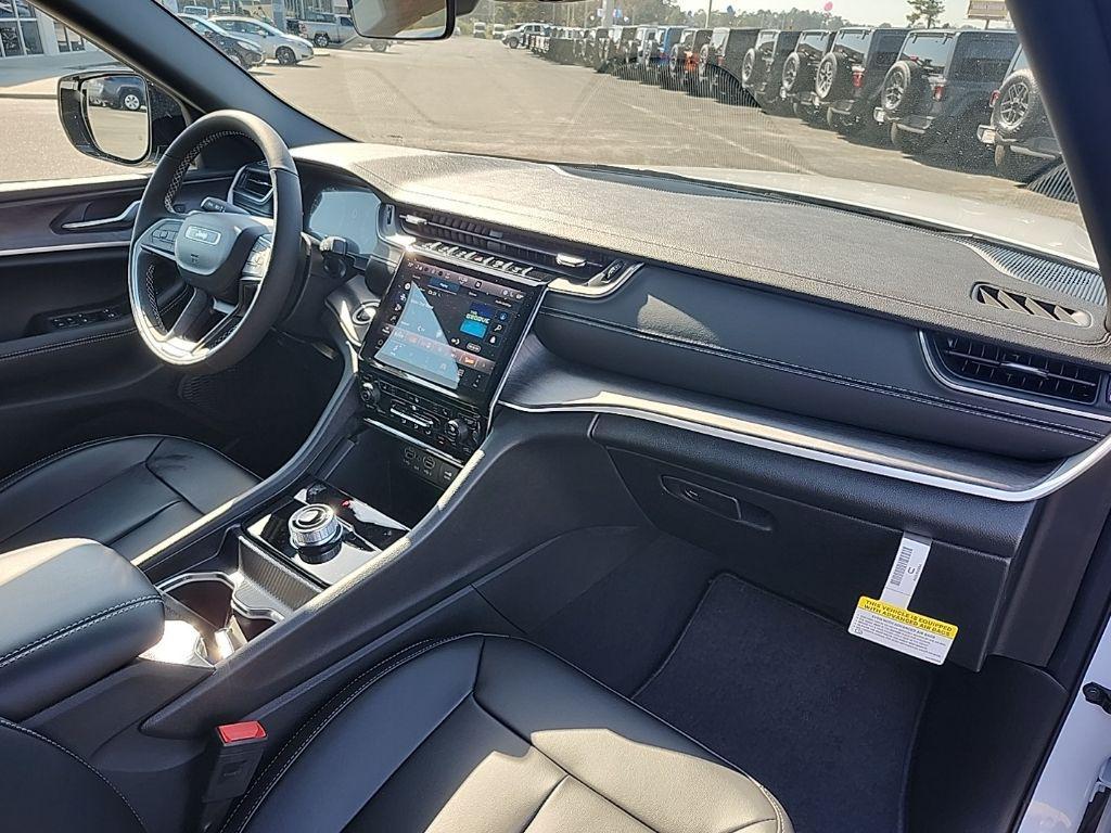 new 2025 Jeep Grand Cherokee car, priced at $45,052