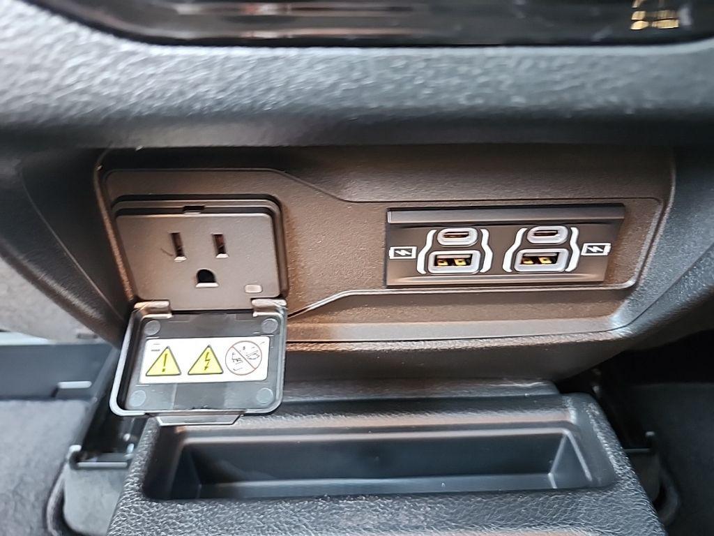 new 2025 Jeep Grand Cherokee car, priced at $45,052