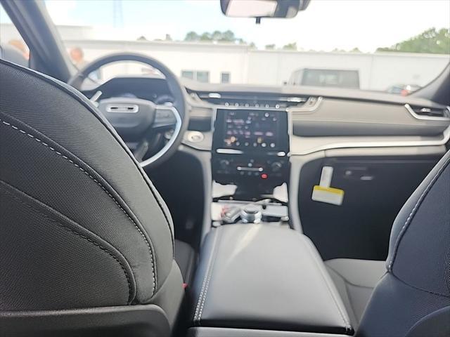 new 2025 Jeep Grand Cherokee car, priced at $38,702