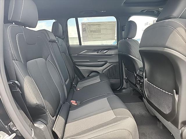 new 2025 Jeep Grand Cherokee car, priced at $38,702