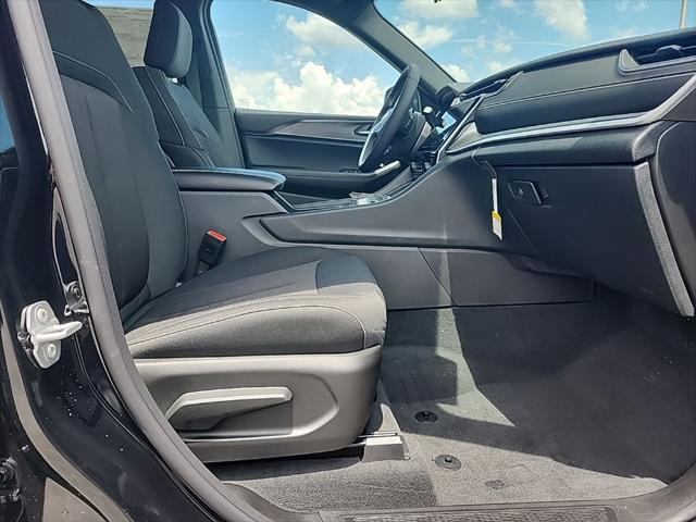 new 2025 Jeep Grand Cherokee car, priced at $38,702