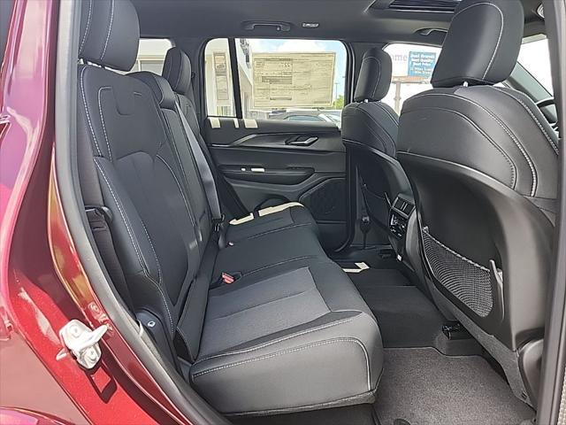 new 2025 Jeep Grand Cherokee car, priced at $38,702