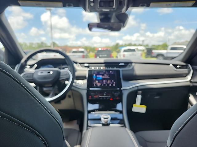 new 2025 Jeep Grand Cherokee car, priced at $38,702