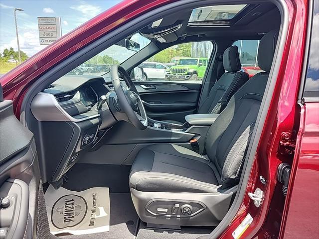 new 2025 Jeep Grand Cherokee car, priced at $38,702