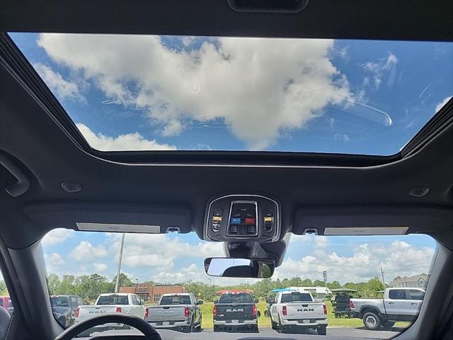 new 2025 Jeep Grand Cherokee car, priced at $38,702