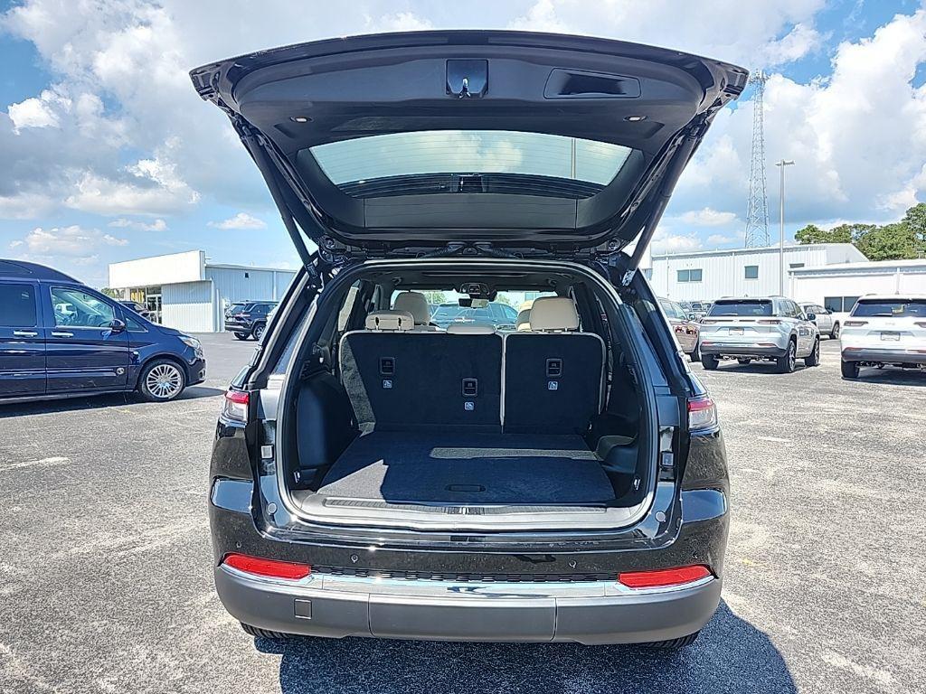 new 2025 Jeep Grand Cherokee car, priced at $46,880
