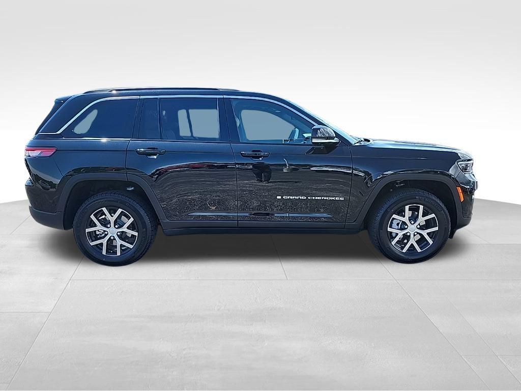 new 2025 Jeep Grand Cherokee car, priced at $46,880