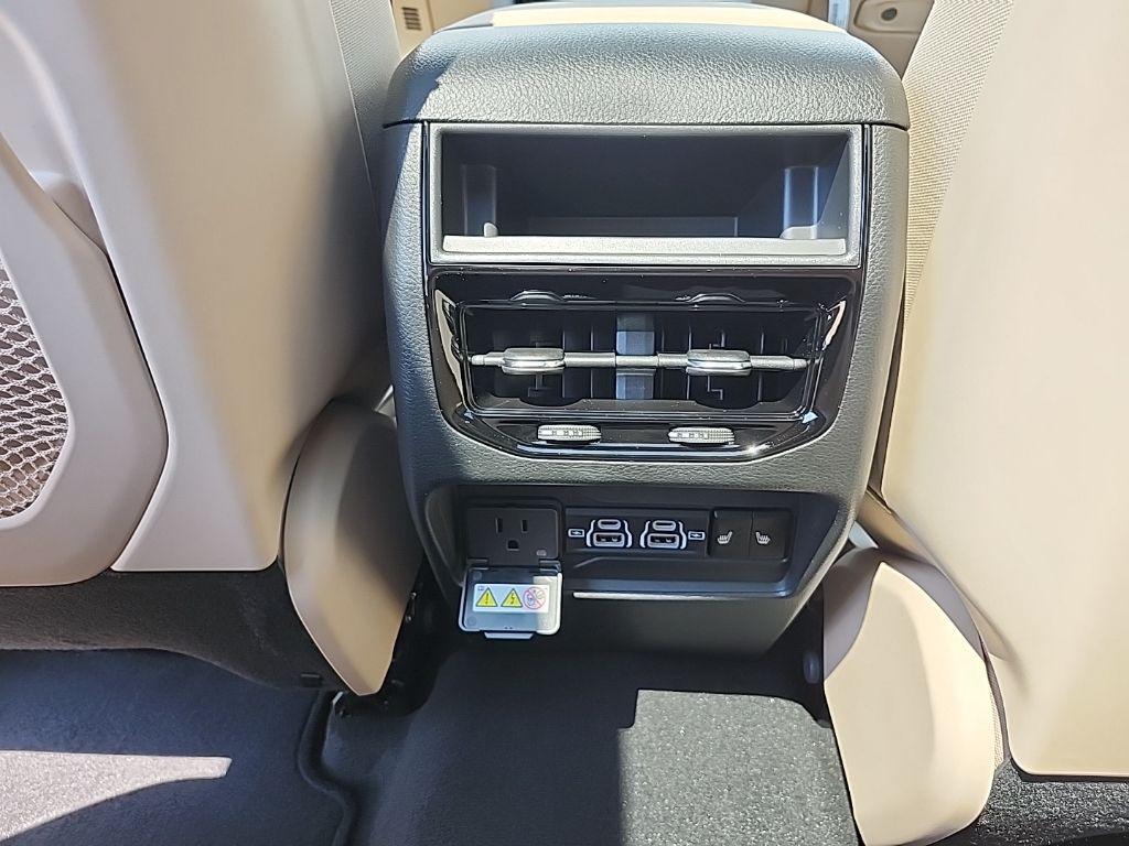 new 2025 Jeep Grand Cherokee car, priced at $46,880