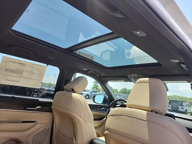 new 2025 Jeep Grand Cherokee car, priced at $48,043