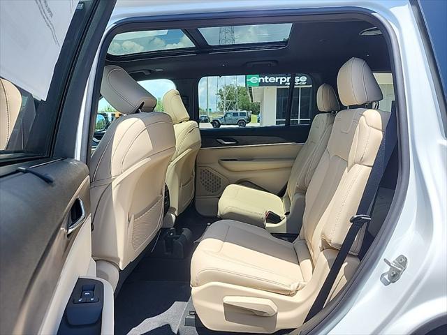 new 2025 Jeep Grand Cherokee car, priced at $48,043