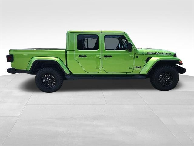 new 2025 Jeep Gladiator car, priced at $45,208