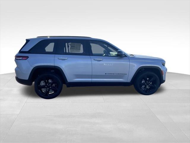 new 2023 Jeep Grand Cherokee car, priced at $40,500