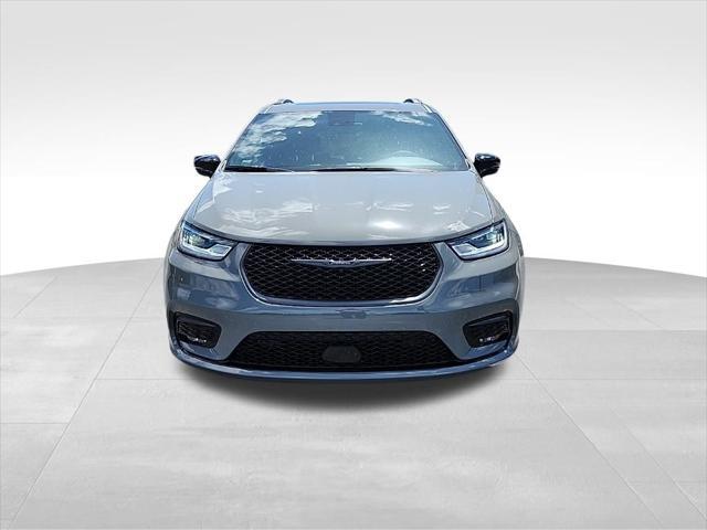 new 2025 Chrysler Pacifica car, priced at $50,634