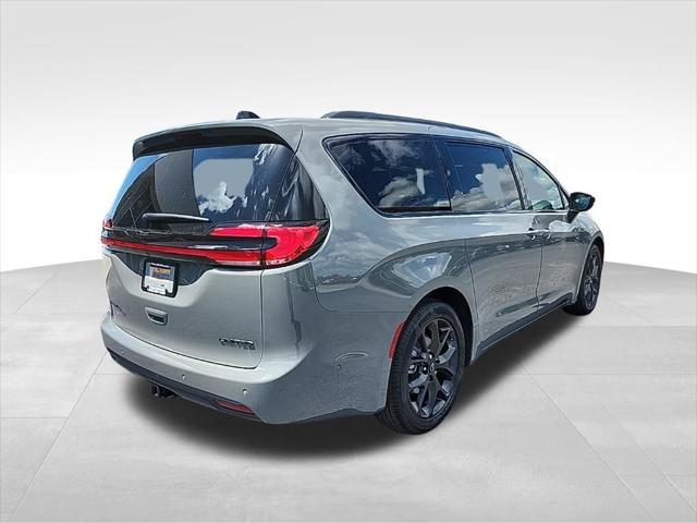 new 2025 Chrysler Pacifica car, priced at $50,634
