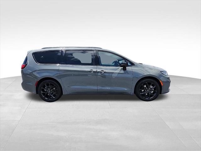 new 2025 Chrysler Pacifica car, priced at $50,634