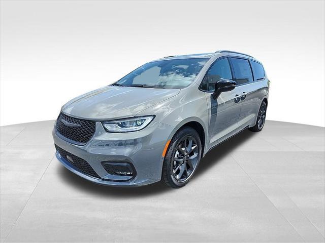 new 2025 Chrysler Pacifica car, priced at $50,634