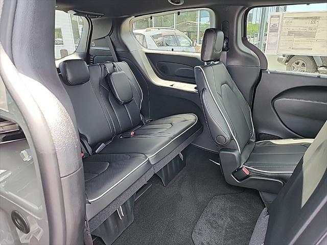 new 2025 Chrysler Pacifica car, priced at $50,634