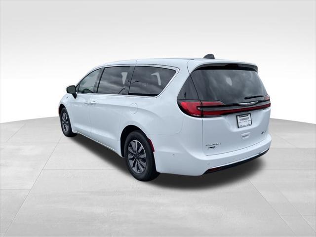 new 2023 Chrysler Pacifica Hybrid car, priced at $37,500