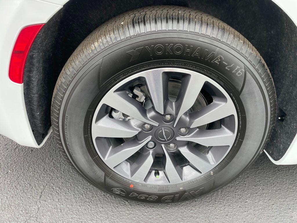 new 2023 Chrysler Pacifica Hybrid car, priced at $41,000
