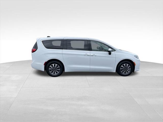 new 2023 Chrysler Pacifica Hybrid car, priced at $37,500